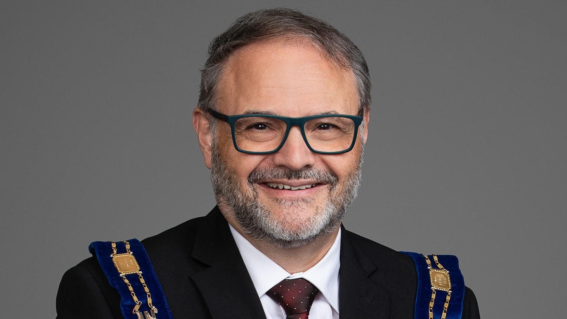 Smiling headshot of the Mayor, Dan Ruimy