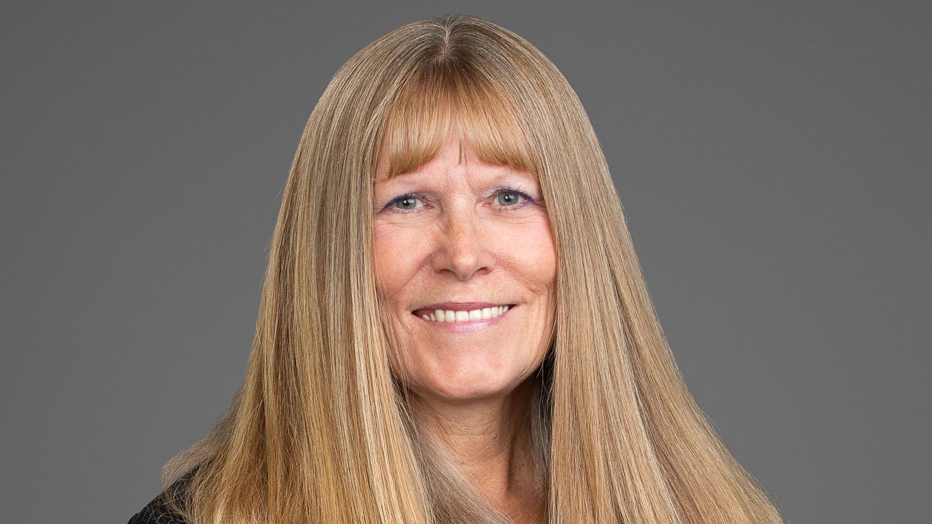 Headshot of smiling councillor Judy Dueck