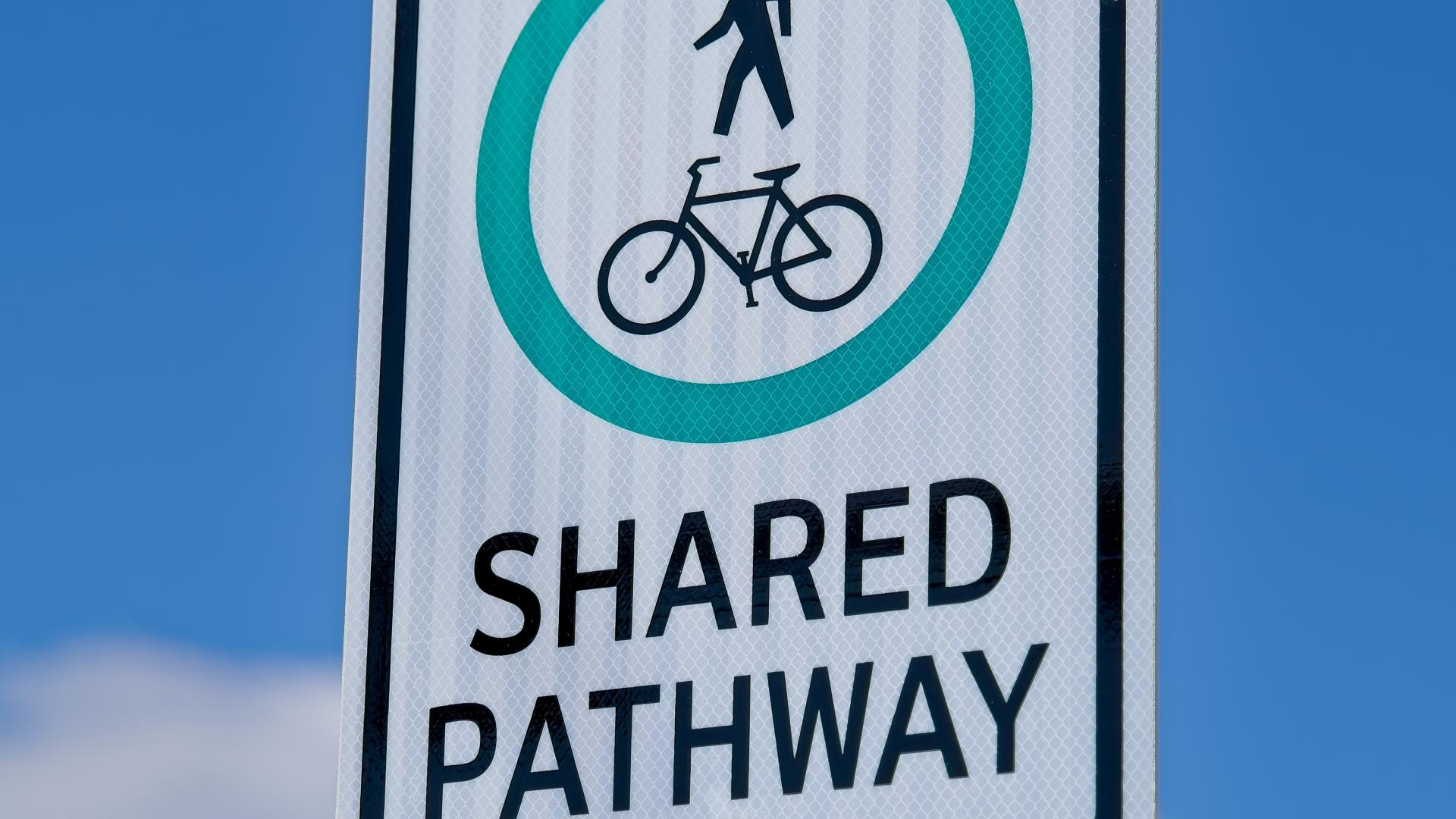 A picture of a shared pathway sign on Hammond multi-use path
