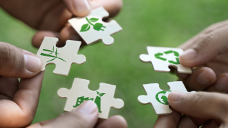 hands holding puzzle pieces 