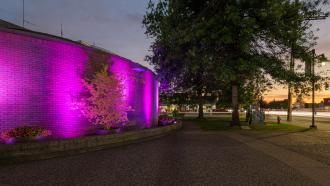 WebImage-PinkLightUpCityHallAtNight-6000x3375-COMMS-250731